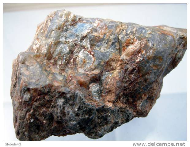 DISTHENE OU CYANITE SUR QUARTZ ET GNEISS  6,5 X 4 CM  PINOLS - Mineralien