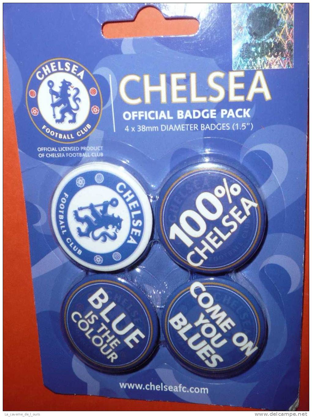 Lot Série De 4 Badges Différents De L'équipe De Foot Football CHELSEA, Neufs Sous Blister, Sport - Habillement, Souvenirs & Autres