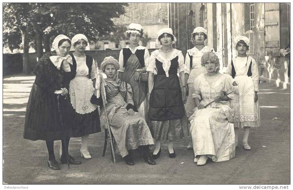 Photographie Carte Photo Ancienne : Groupe De Femmes En Costume De Scène Théatre Spectacle - Non Classificati