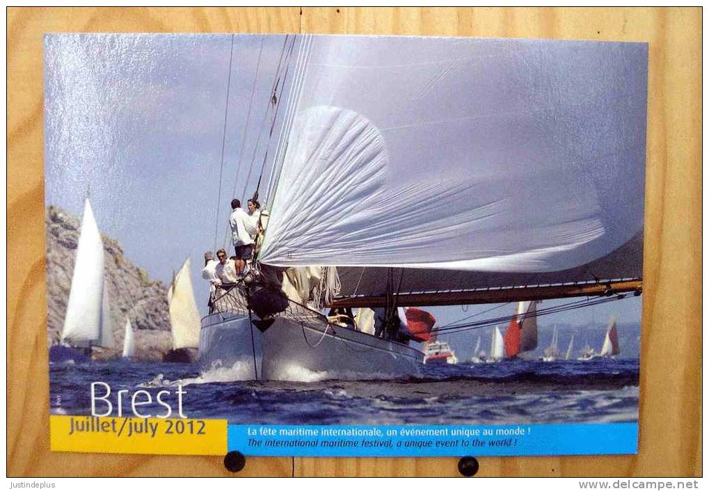 VOILE BREST JUILLET  2012 FETE MARITIME INTERNATIONALE VOILIER SOU SSPI COUPLE 0A LA PROUE  CP VIERGE SCAN R/V - Demonstrations