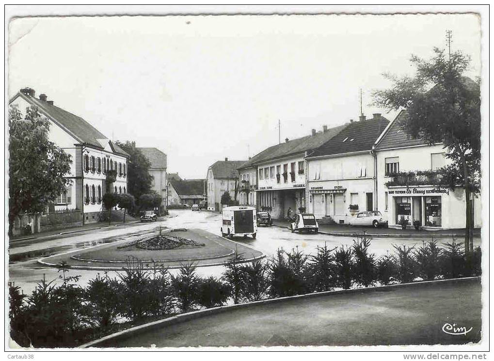 68  WITTENHEIM  La Place De La Mairie - Wittenheim