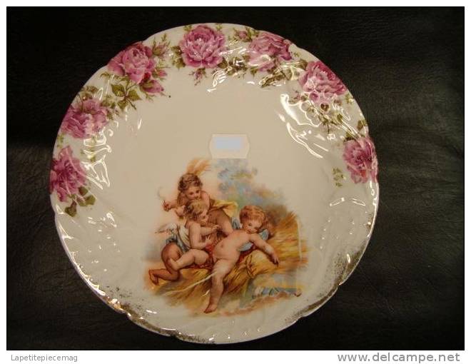 Ancienne Assiette Britannia Porcelain Works (Moser Brothers) AUSTRIA, Début 20eme Siècle. Décor Ange Séraphin Et Roses - Autres & Non Classés