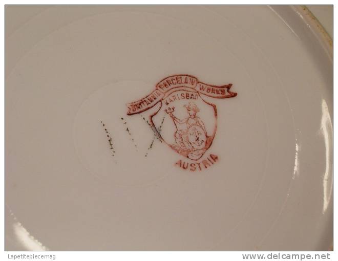 Ancienne Assiette Britannia Porcelain Works (Moser Brothers) AUSTRIA, Début 20eme Siècle. Décor Ange Séraphin Et Roses - Sonstige & Ohne Zuordnung