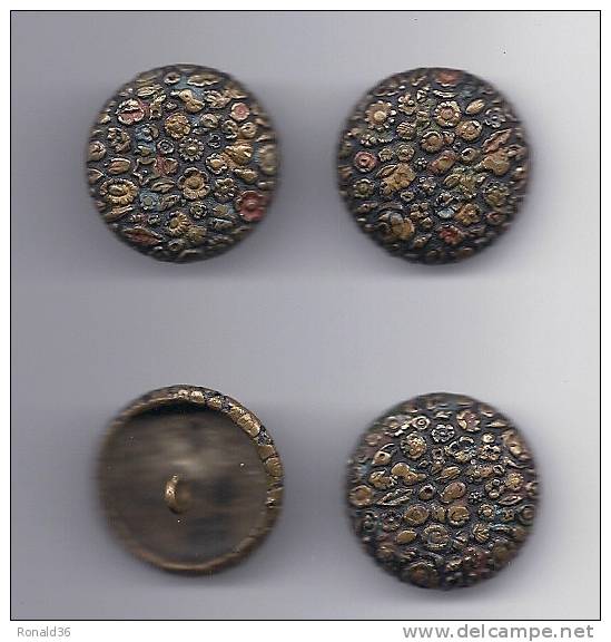 Bouton Ancien : Lot De 4 Boutons En Reliefs Motif Fleurs En Métal  ( Multiple Couleurs ) - Knopen