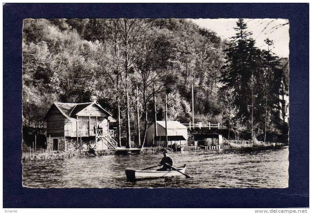 41 Morée       Les Bords Du Loir  Cpsm  Année 1957  Dentellée  Animée Chalets Sur Berge Promenade En Barque - Moree