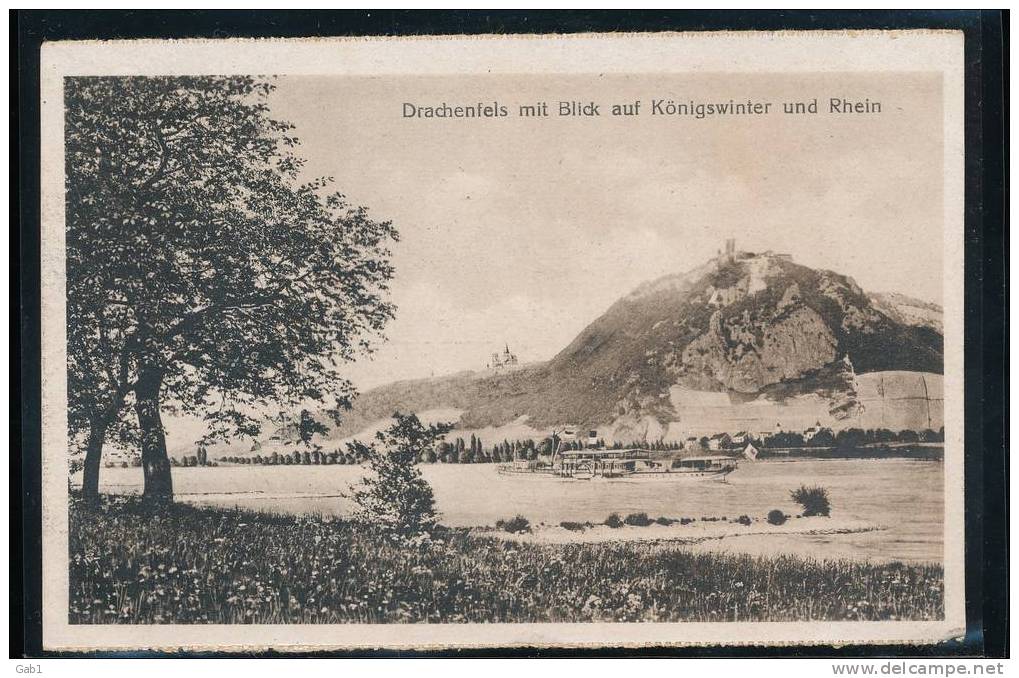 Allemagne --- Drachentels Mit Blick Auf Konigswinter Und Rhein - Koenigswinter