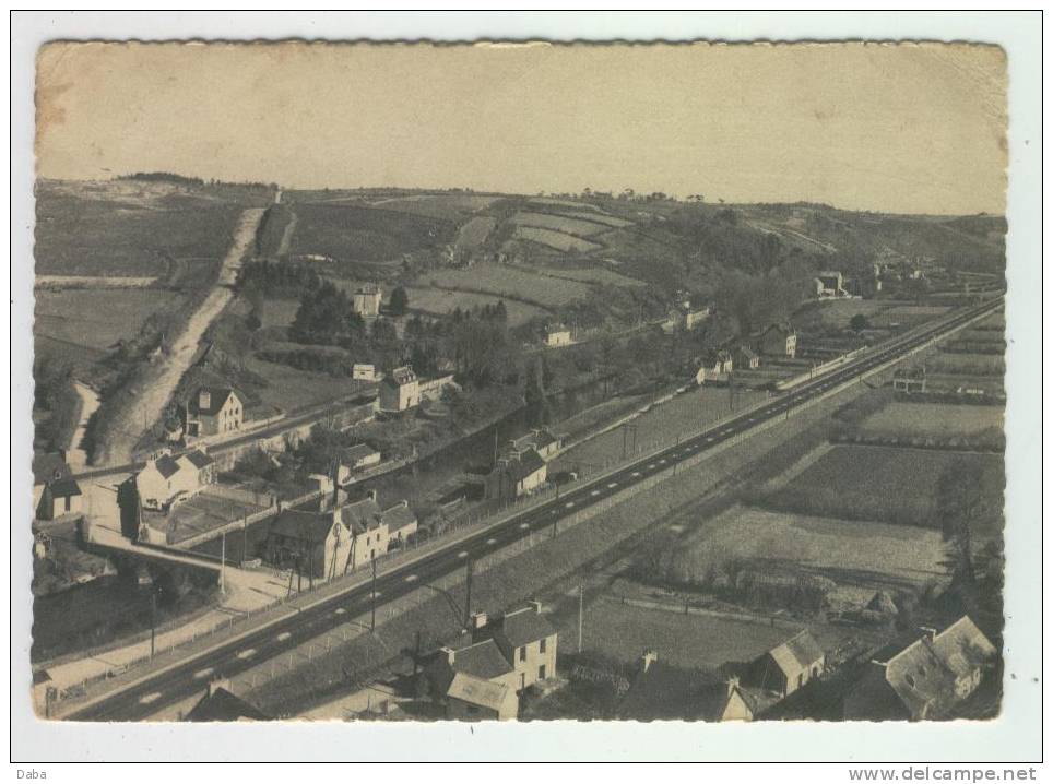 La Roche-Maurice. Vue Sur La Vallée.... - La Roche-Maurice