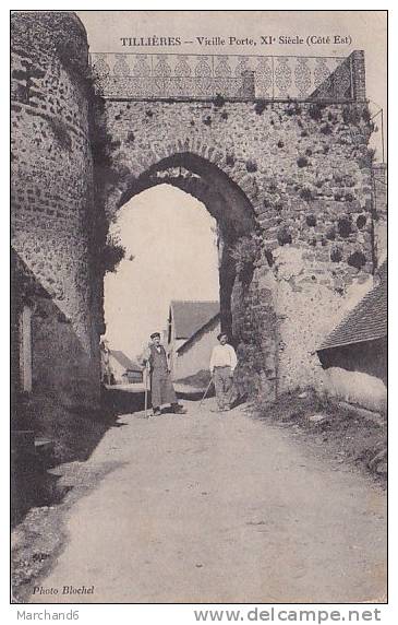 EURE TILLIERES SUR AVRE VIEILLE PORTE Coupure De Journal Collé Dos Moulin Rouge - Tillières-sur-Avre