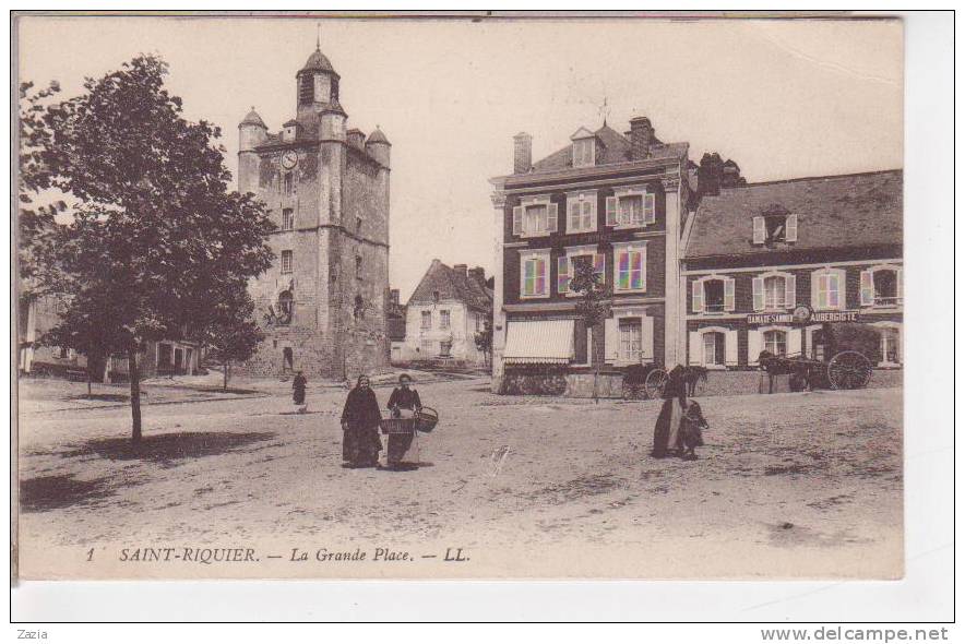 80.267 / ST RIQUIER - La Grande Place - Saint Riquier