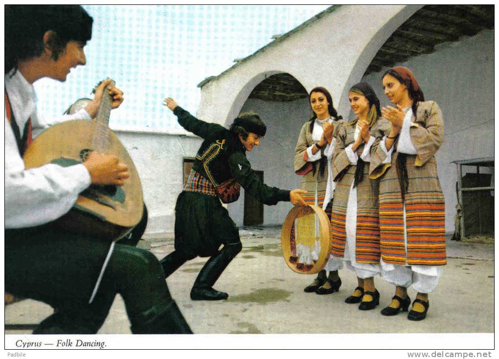 Carte Postale Chypre  Cyprus Danseurs Et Musiciens  Trés Beau Plan - Cyprus