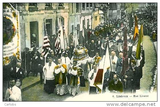 14 LISIEUX Procession Rue Livarot - Lisieux