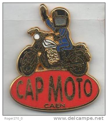 Superbe Pin´s En Zamac , Cap Moto Cean , Signé Ballard - Motorräder