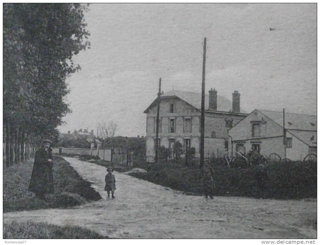 ARTENAY (Loiret) - Avenue Des Usines - Animée - Non Voyagée - Artenay