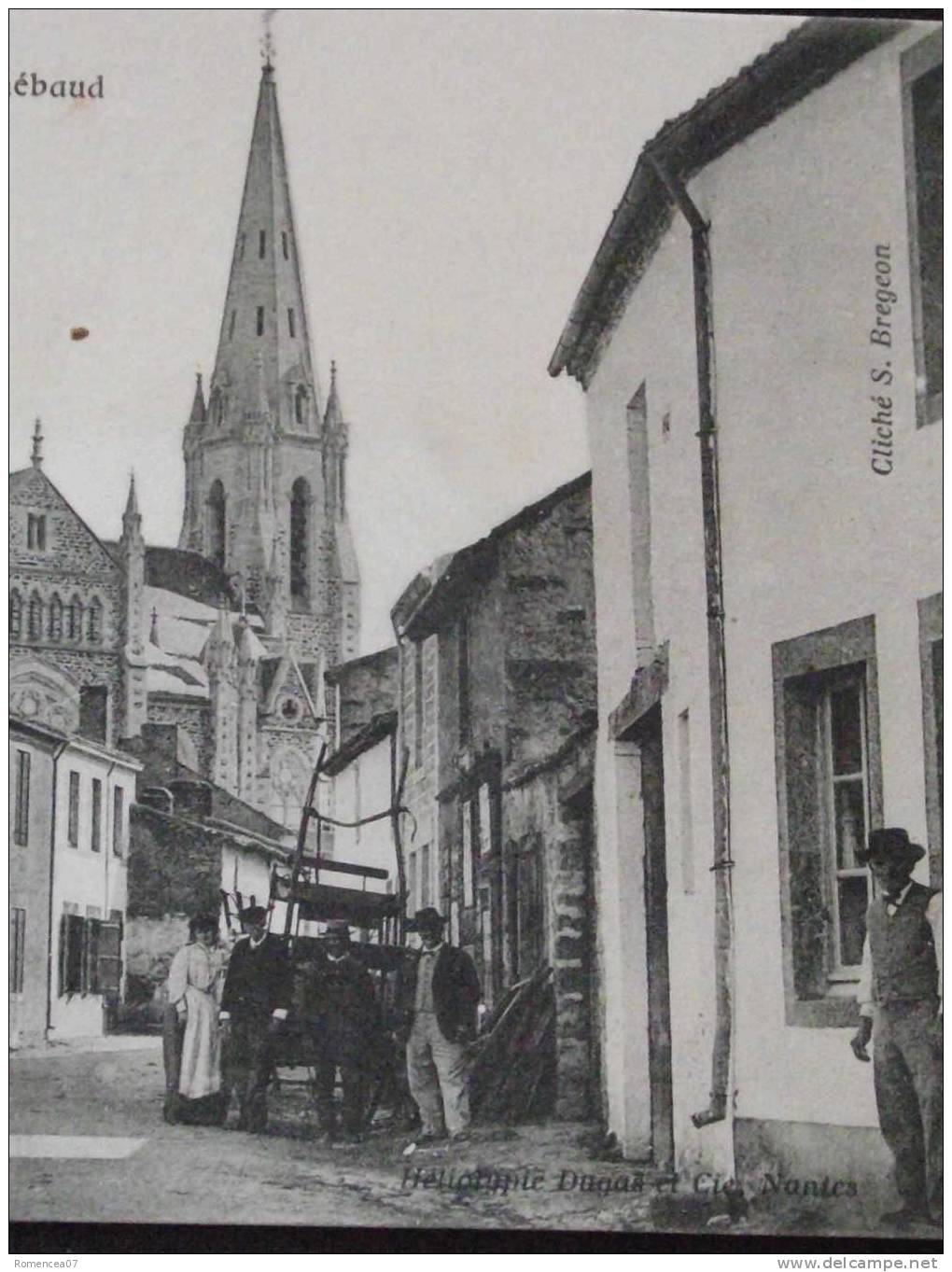 AIGREFEUILLE (AIGREFEUILLE-sur-MAINE) - Route De CHÂTEAU-THEBAUD - Animée - En Arrière Plan, L'Eglise - Non Voyagée - Aigrefeuille-sur-Maine