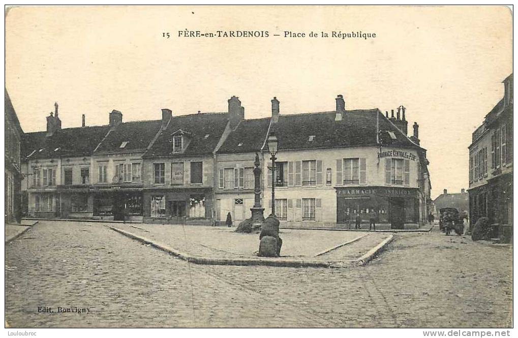 02 FERE EN TARDENOIS PLACE DE LA REPUBLIQUE - Fere En Tardenois