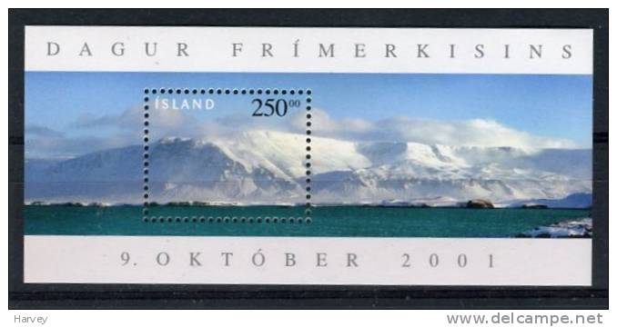 Islande: Le Mont Esja - Journée Du Timbre 2001 - - Volcanes