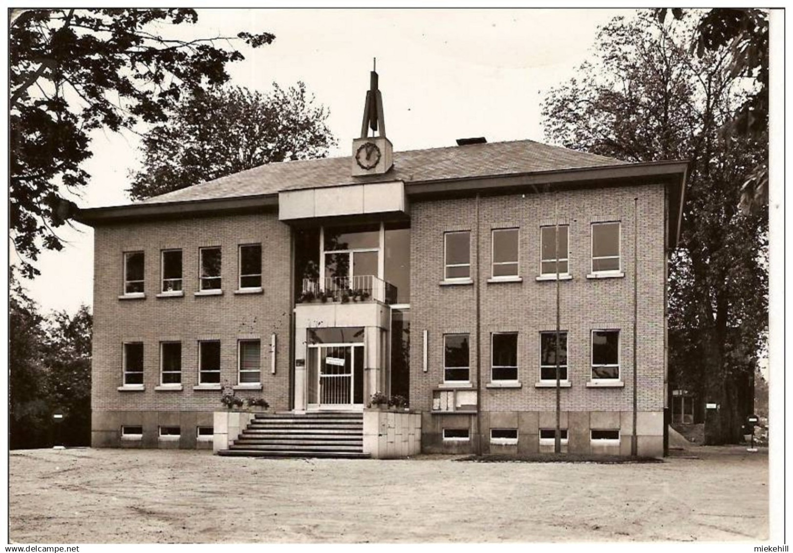 NEEROETEREN-GEMEENTEHUIS - Maaseik