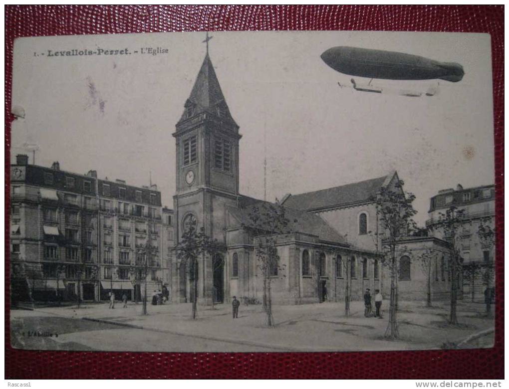 Montgolfière à Levallois-Perret, L´église - Globos