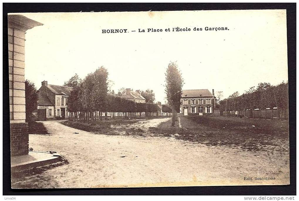 CPA  ANCIENNE- FRANCE- HORNOY (80)- LA PLACE ET L'ECOLE DES GARCONS- - Hornoy Le Bourg