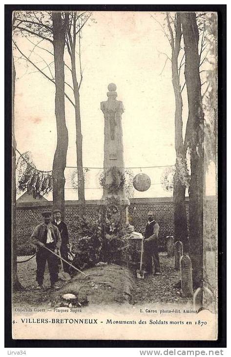 CPA  ANCIENNE- FRANCE- VILLERS-BRETONNEUX (80)- MONUMENT DES SOLDATS MORTS EN 1870 EN TRES GROS PLAN- BELLE ANIMATION - Villers Bretonneux