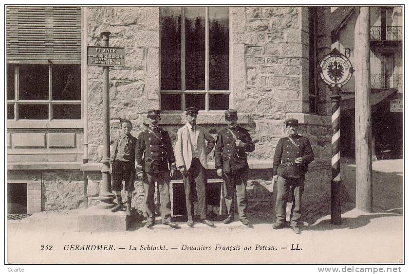 DOUANE / GERARDMER / La Schlucht / Douaniers Français Au Poteau - Douane