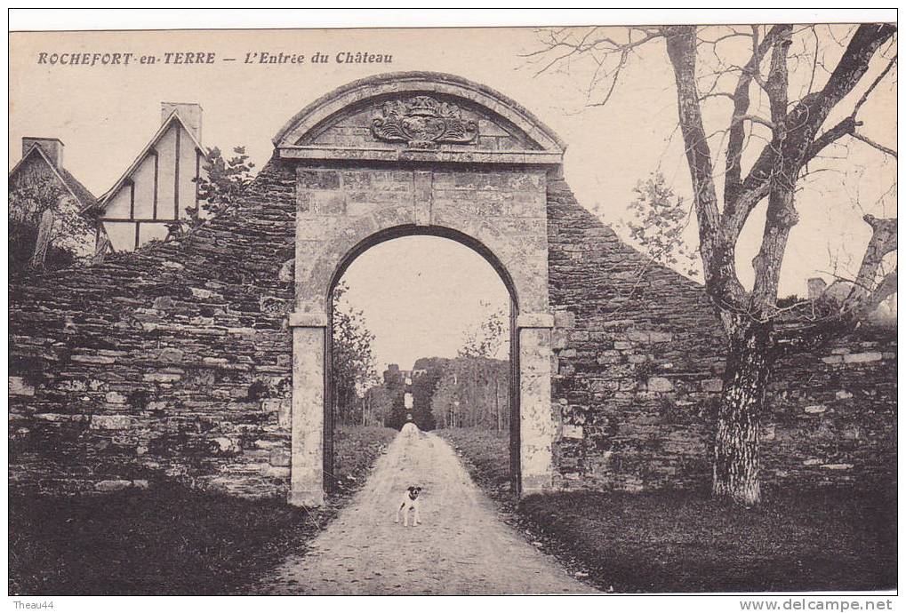 ¤¤ ROCHEFORT-en-TERRE - L'Entrée Du Château - Chien    ¤¤ - Rochefort En Terre