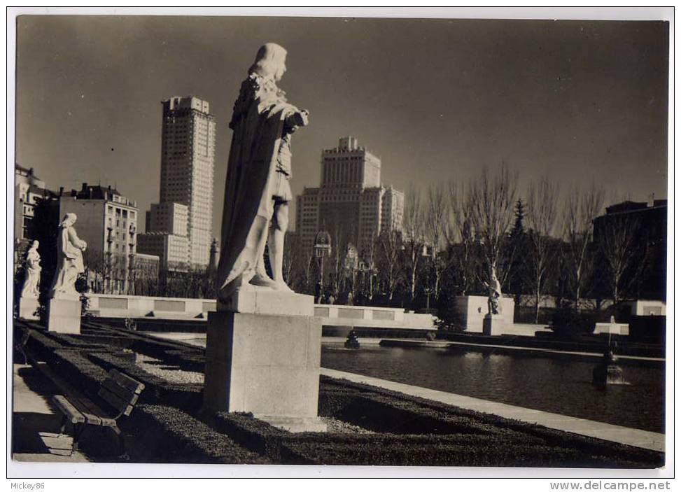 Espagne--MADRID--env 1960--Jardines De Sabatini   Cpsm Gd Format N° 4075  Série 1  éd Puig - Madrid