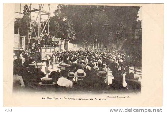 Le Cortege Et La Foule, Avenue De La Gare - MOULINS (Allier) - Entrée De Monseigneur Lobbedey  (23737) - Events