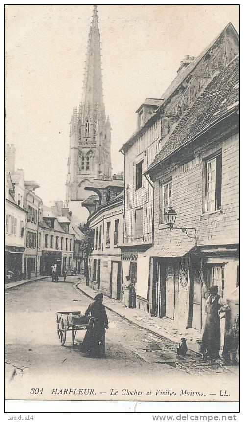 YQ 211 /CPA  HARFLEUR    (76)  LE CLOCHER ET VIEILLES MAISONS - Harfleur