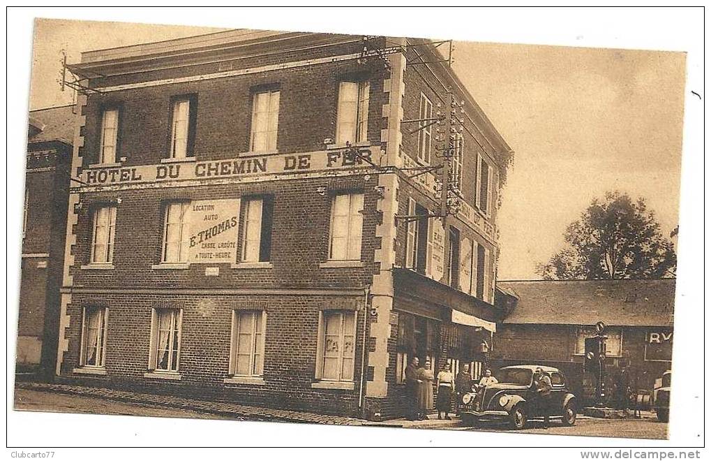 Vaumoise  (60) :GP De L´Hôtel Restaurant Du Chemin De Fer Et Station Essence Env 1920 (animée)  RARE. - Vaumoise