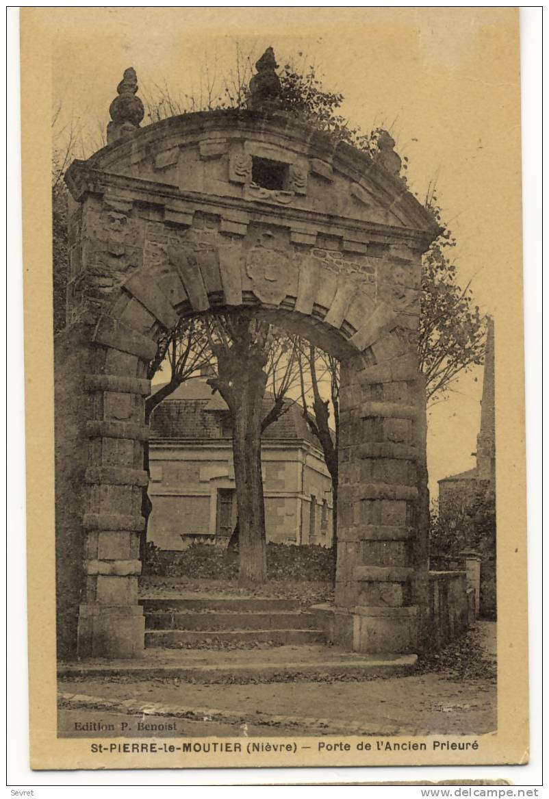 SAINT-PIERRE Le MOUTIER. -  Porte Del'Ancien Prieuré - Saint Pierre Le Moutier