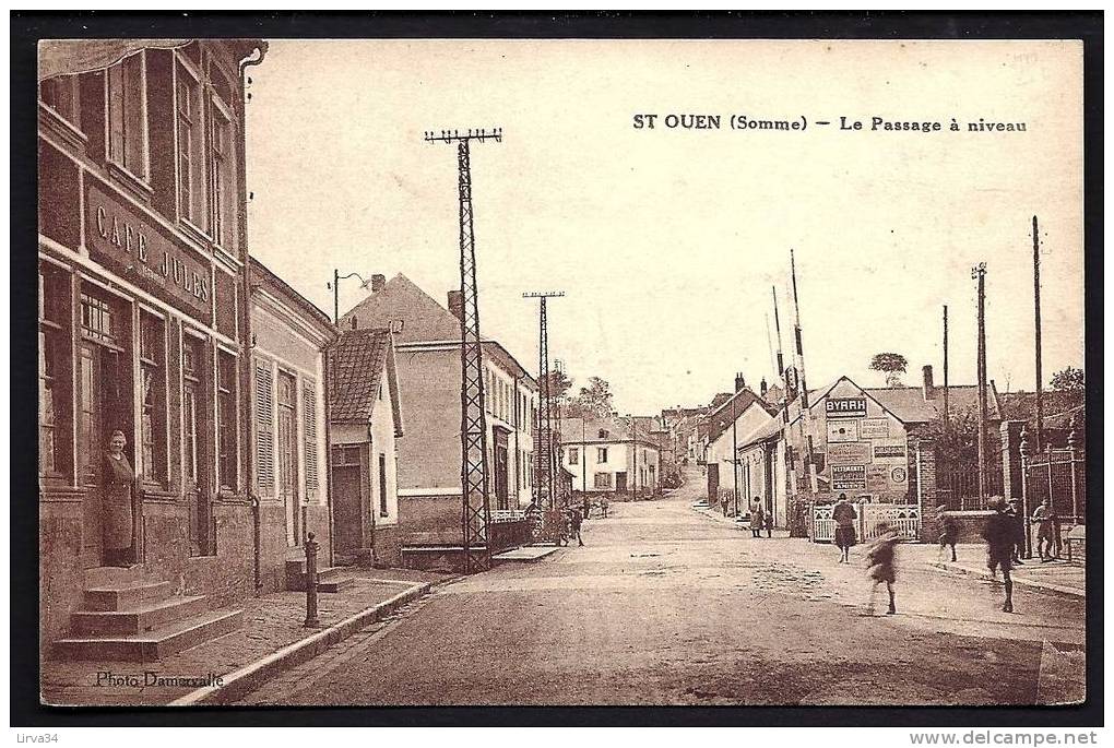 CPA  ANCIENNE- FRANCE- ST-OUEN (80)- LE PASSAGE A NIVEAU EN GROS PLAN- BELLE ANIMATION- PUB MURALE- CAFÉ "JULES" - Saint Ouen