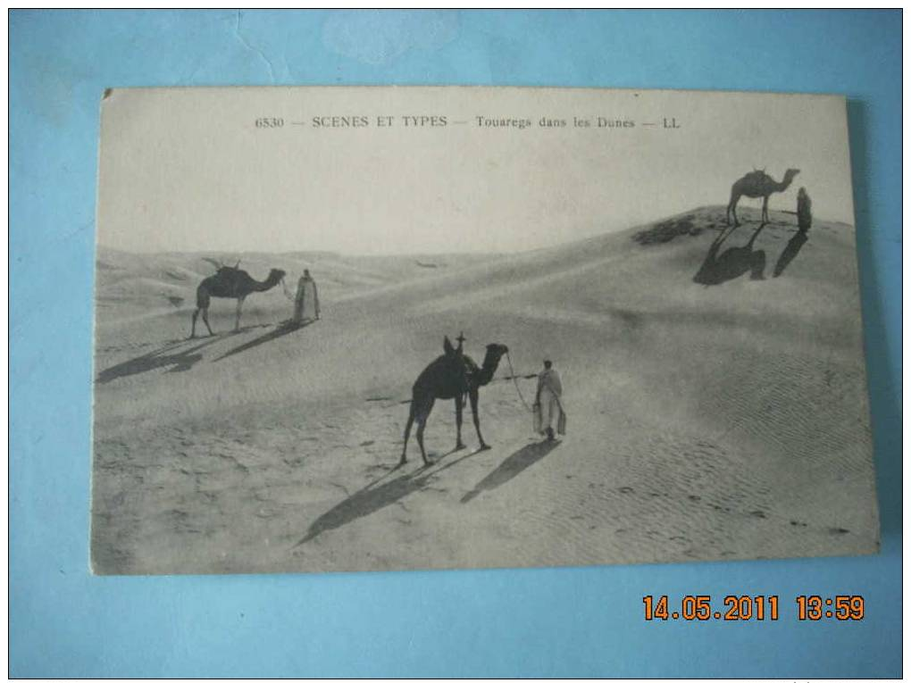 TOUAREGS DANS LES DUNES    CIRCULEE 1930 - Non Classés