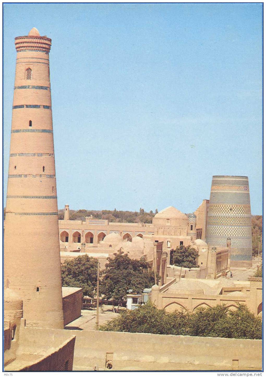 OUZBEKISTAN: KHIVA. La Médersa Mohammed-Amin-Khan Et Kelté-Minar. Le Minaret De La Mosquée De Djouma - Usbekistan