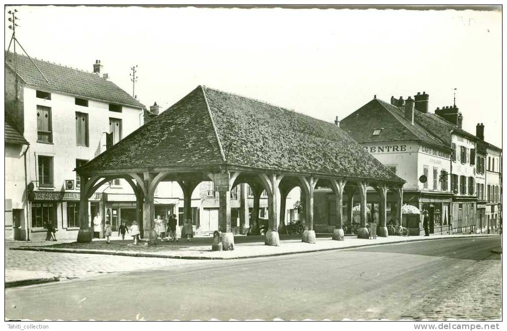 LUZARCHES - La Halle - Luzarches