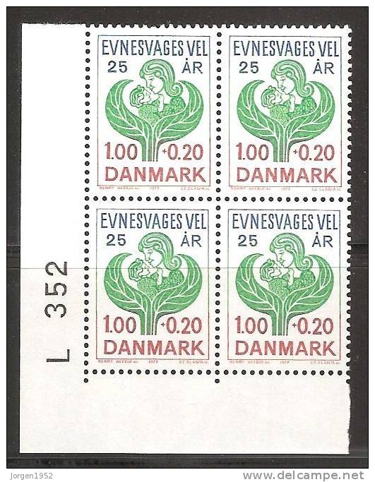 DENMARK BLOCK OF 4**  FROM YEAR 1977   L 352 - Neufs