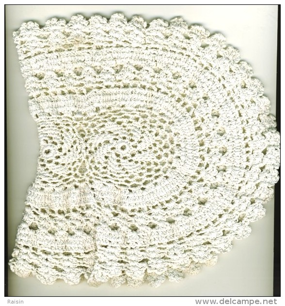 Crochet  Napperon Coton  Ancien  Crocheté Main 41 X 22cm  TBE - Andere & Zonder Classificatie