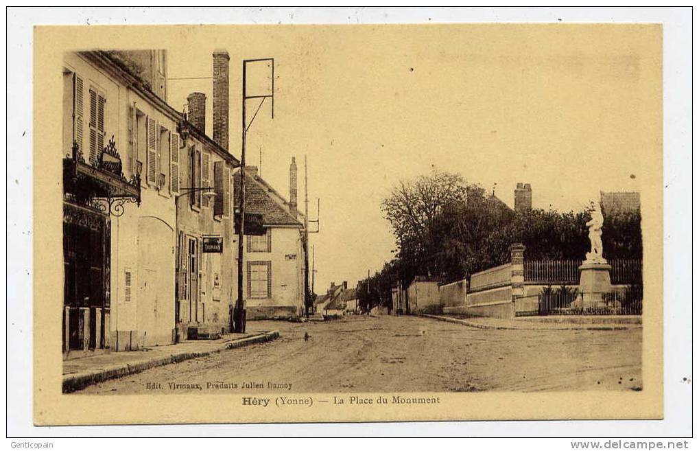 Q22 - HERY - La Place Du Monument (1930) - Hery