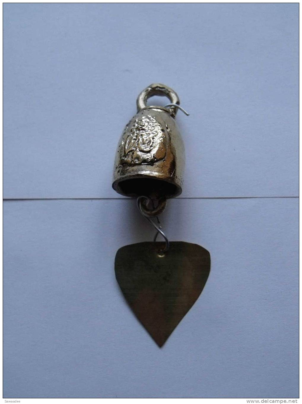 CLOCHETTE - THAILANDE - BOUDDHISME - FEUILLE DE BANIAN - 9 CM - METAL - Bells