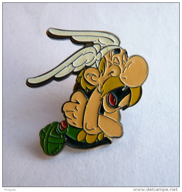 PIN'S ASTERIX HILARE ATLAS ASTERIX 2006 - Pin's