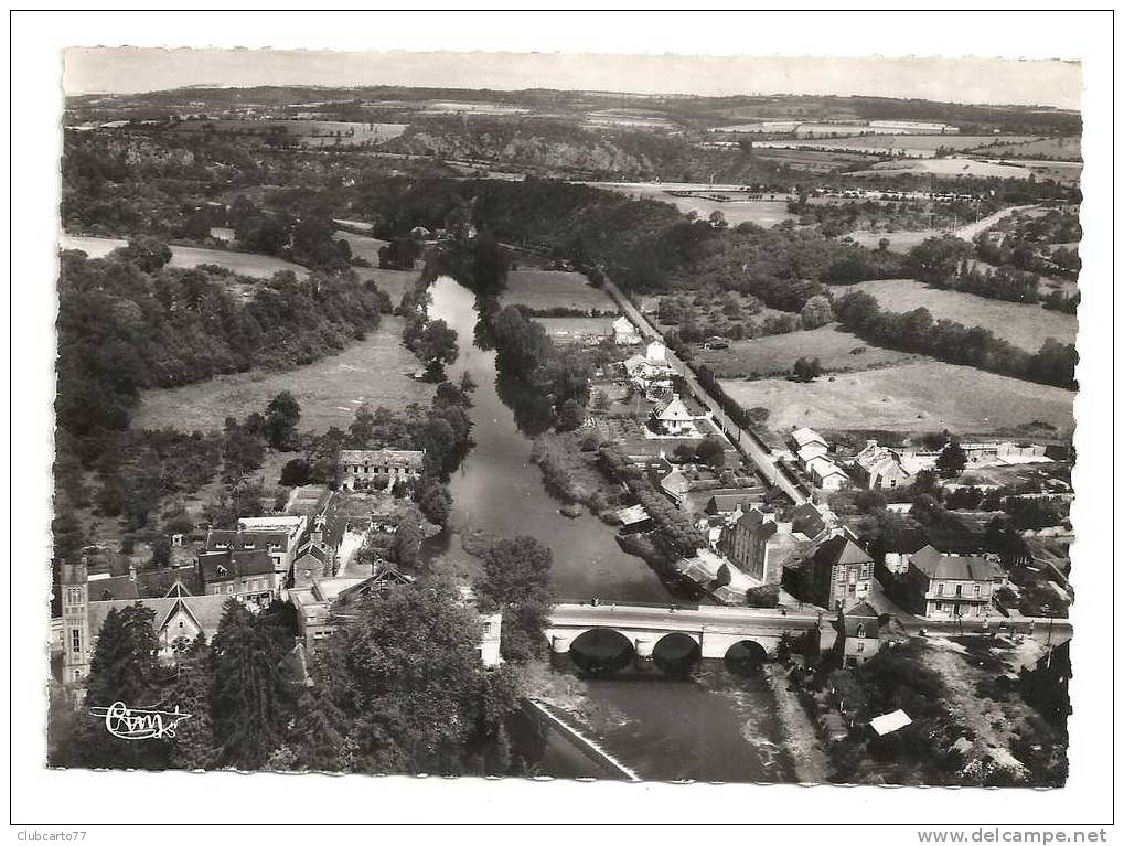 Pont-d'Ouilly (14) : Vue Aérienne Au Niveau Du Pont Du Centre Env 1950 PHOTO VERITABLE. - Pont D'Ouilly