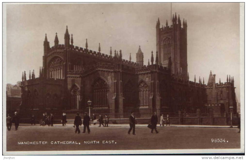 United Kingdom/England- Postcard Written-Manchester Cathedral,North East - 2/scans - Manchester