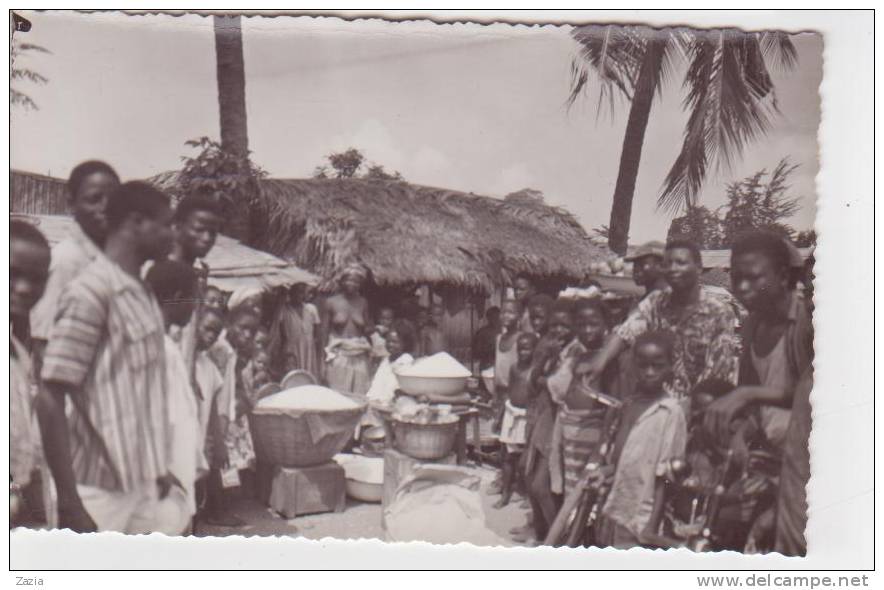 AFD.138/ COTONOU - Carte Photo - Scène De Village - Préparation Du Riz - Femme Seins Nus - Dahomey