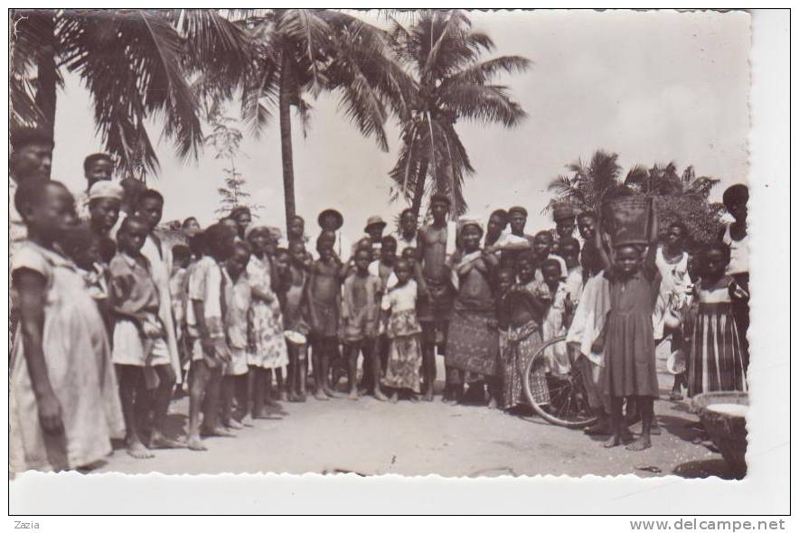 AFD.139/ COTONOU - Carte Photo - Scène De Village - Femme Seins Nus - Dahomey
