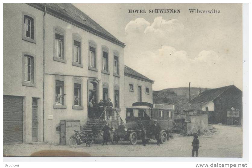 Luxembourg  Wilwerwiltz Kiischpelt Hôtel SCHWINNEN Avec Autobus Et Moto - Altri & Non Classificati