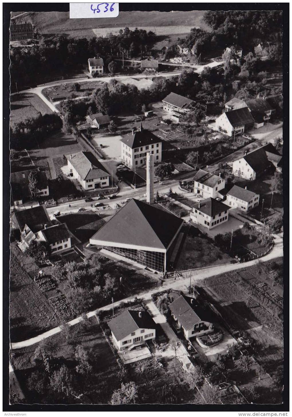 Vicques ; La Nouvelle église Et Les Maisons Environnantes ; Grand Format (4536) - Sonstige & Ohne Zuordnung