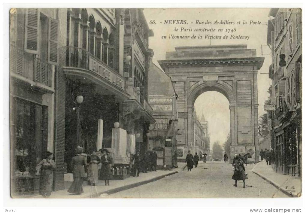 NEVERS. - Rue Des Ardilliers Et La Porte De Paris - Nevers