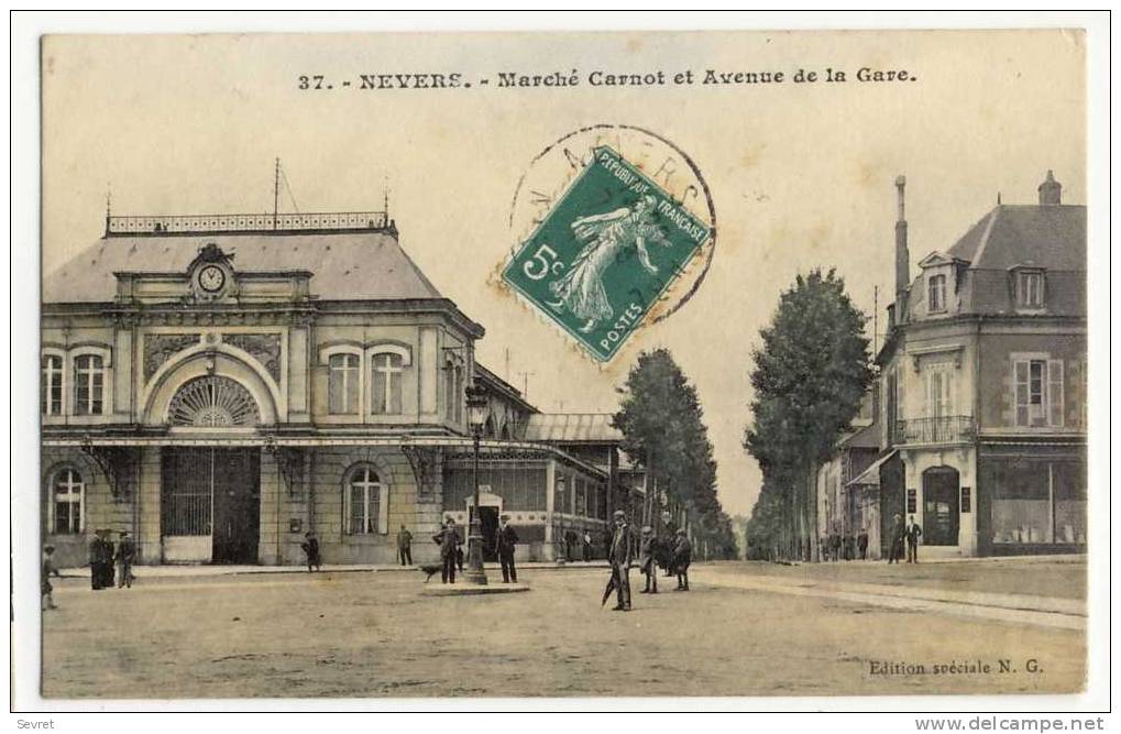 NEVERS. - Marché Carnot Et Avenue De La Gare - Nevers