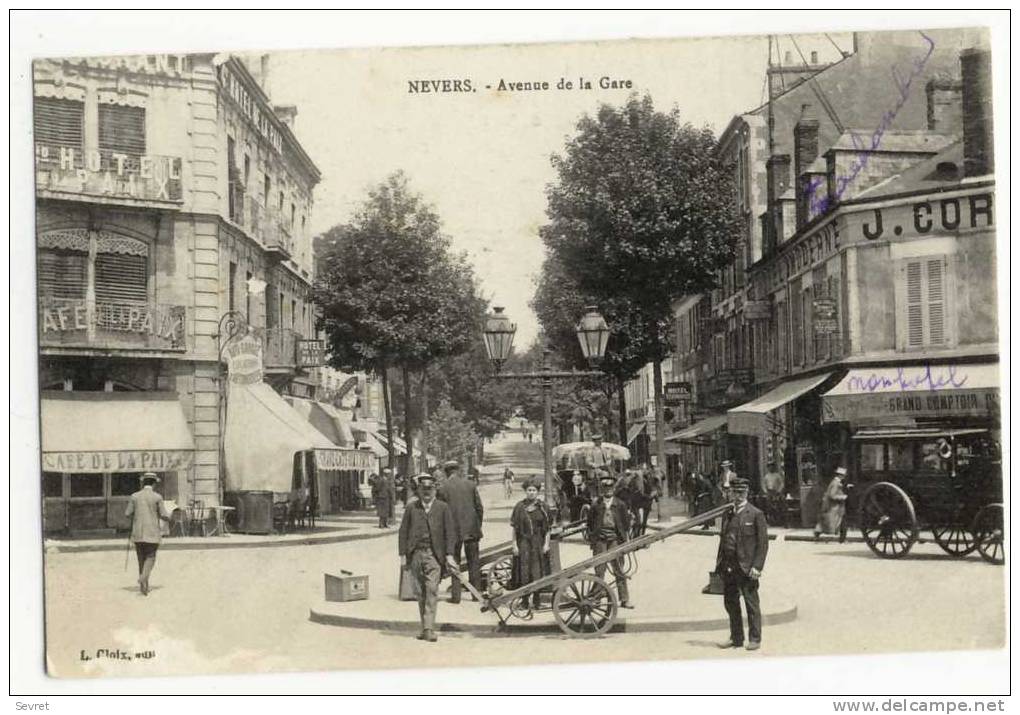 NEVERS. -  Avenue De La Gare. Café De La PAIX 1er Plan - Nevers