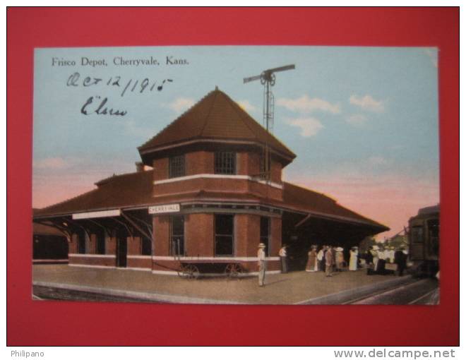 Depot-Train Station--   Cherryvale  Ks   Frisco  Depot-- Ca 1910---===ref 187 - Andere & Zonder Classificatie